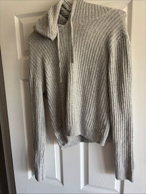 No Boundaries Light Gray Ribbed Hooded Sweater
